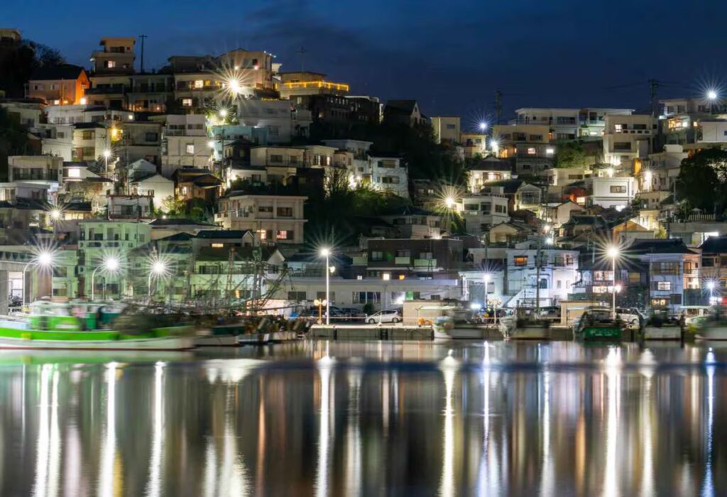日本旅行旅遊景點-自由行自助旅行-漁村夜景