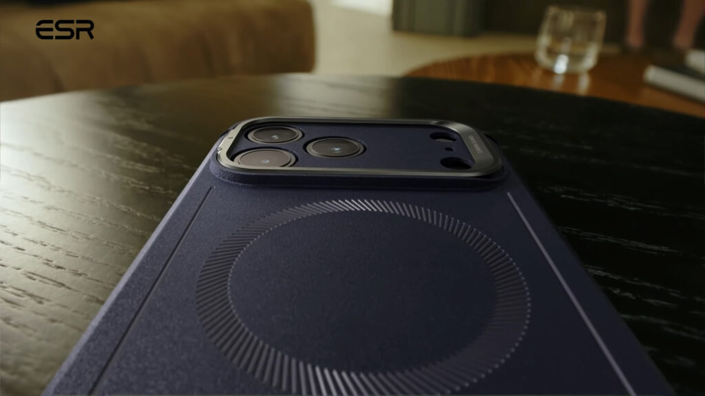 ESR Cyber Tough Magnetic Case，是很防摔的 iPhone 17 手機保護殼。